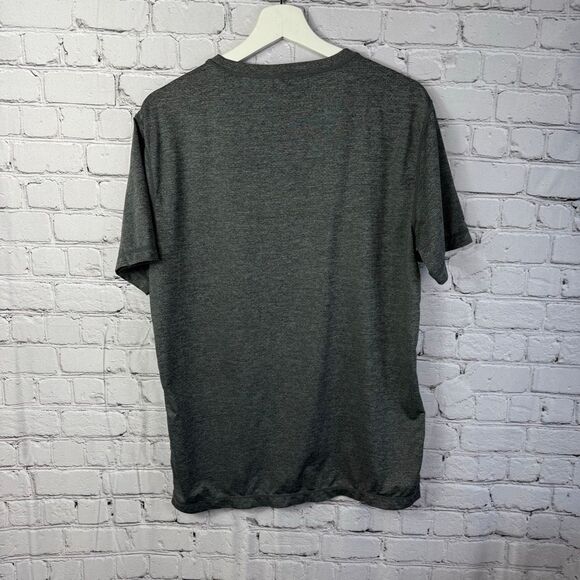 Vuori Tradewind Tshirt Tee Grey Pocket Crew Large Performance Charcoal Size M - Picture 4 of 6